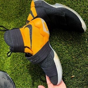 Nike LeBron Soldier 10 SFG University Gold (844378-007)